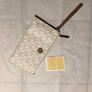 Michael Kors Wristlet